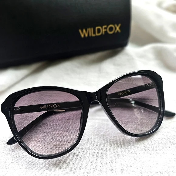 Wildfox | Accessories | Wildfox Parker Sunglasses Black With  display picture 3